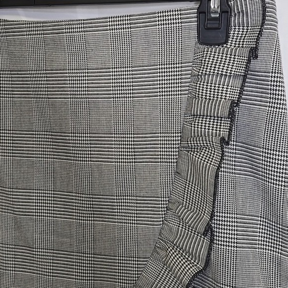 Romeo & Juliet Houndstooth Ruffle Skirt Preppy Academia Y2K, Black White, Medium - Picture 2 of 9